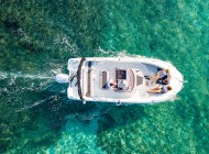 Speedboat-with-tourist-on-Blue-Lagoon