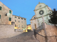 Sibenik-cathedrale-and-steps